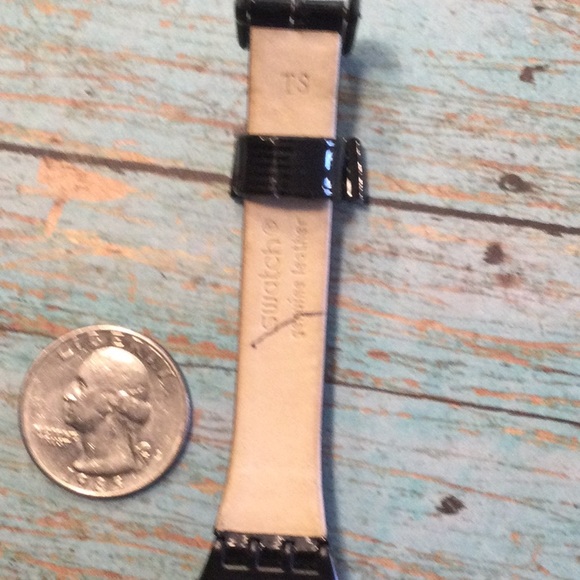 Patent leather Swatch Watch w/ bow on keeper - Picture 7 of 8